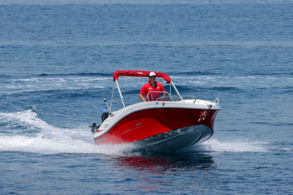 Oki 464 Wavester: Ζήσε το καλοκαίρι στο μέγιστο! ☀️ Δεν είναι απλώς ένα σκάφος, είναι το εισιτήριό σου για αξέχαστες στιγμές στη θάλασσα. kokkinos-sales