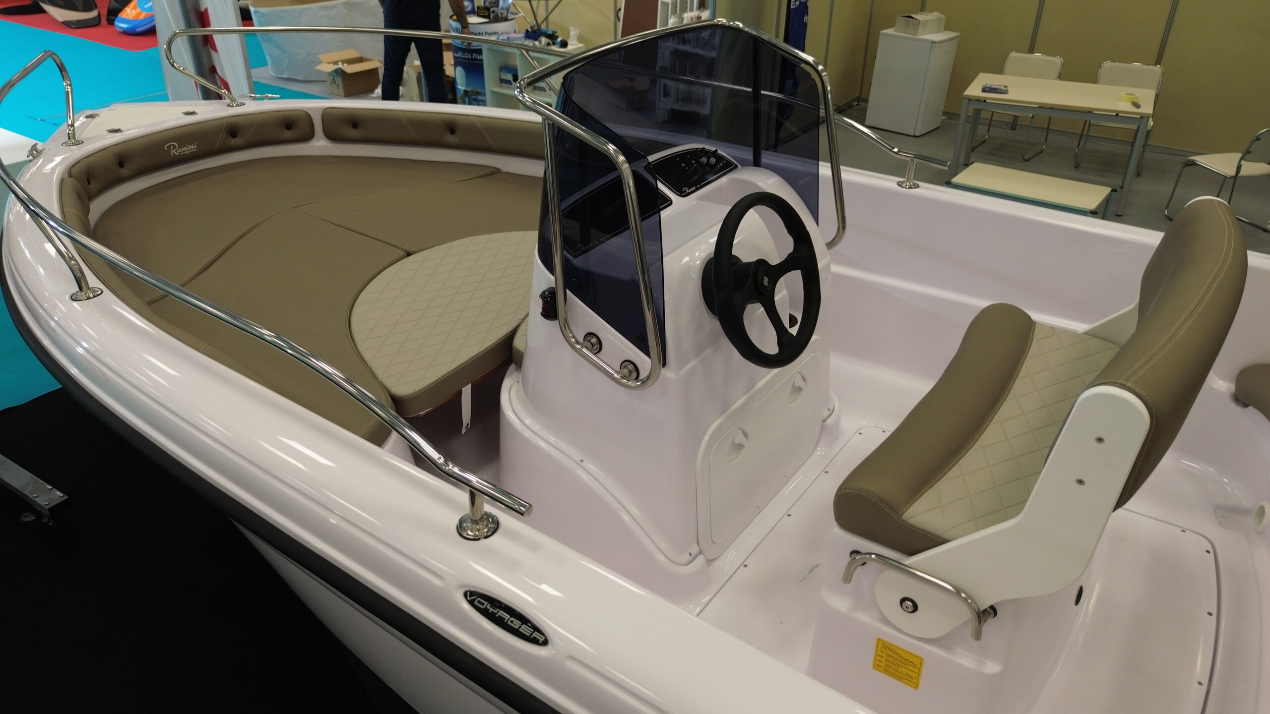 
								Ranieri Voyager 17 full									