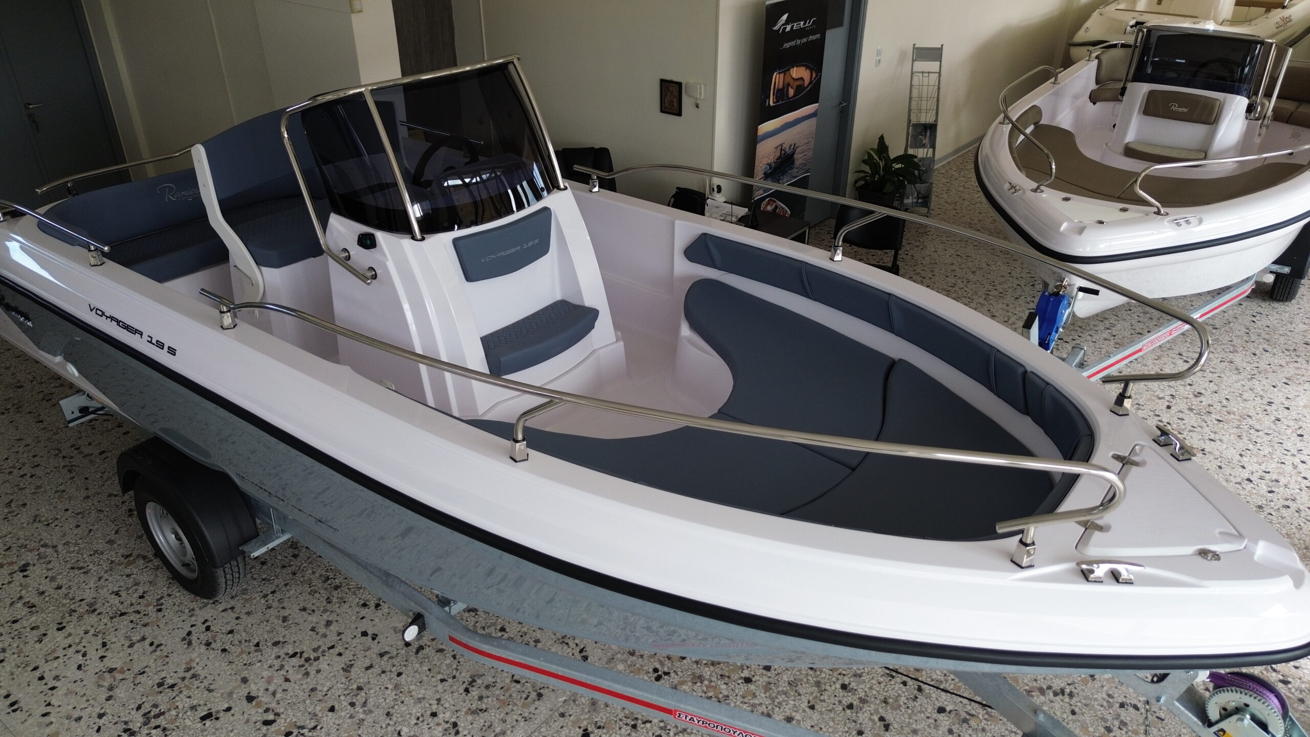 
								Ranieri Voyager 19s full									