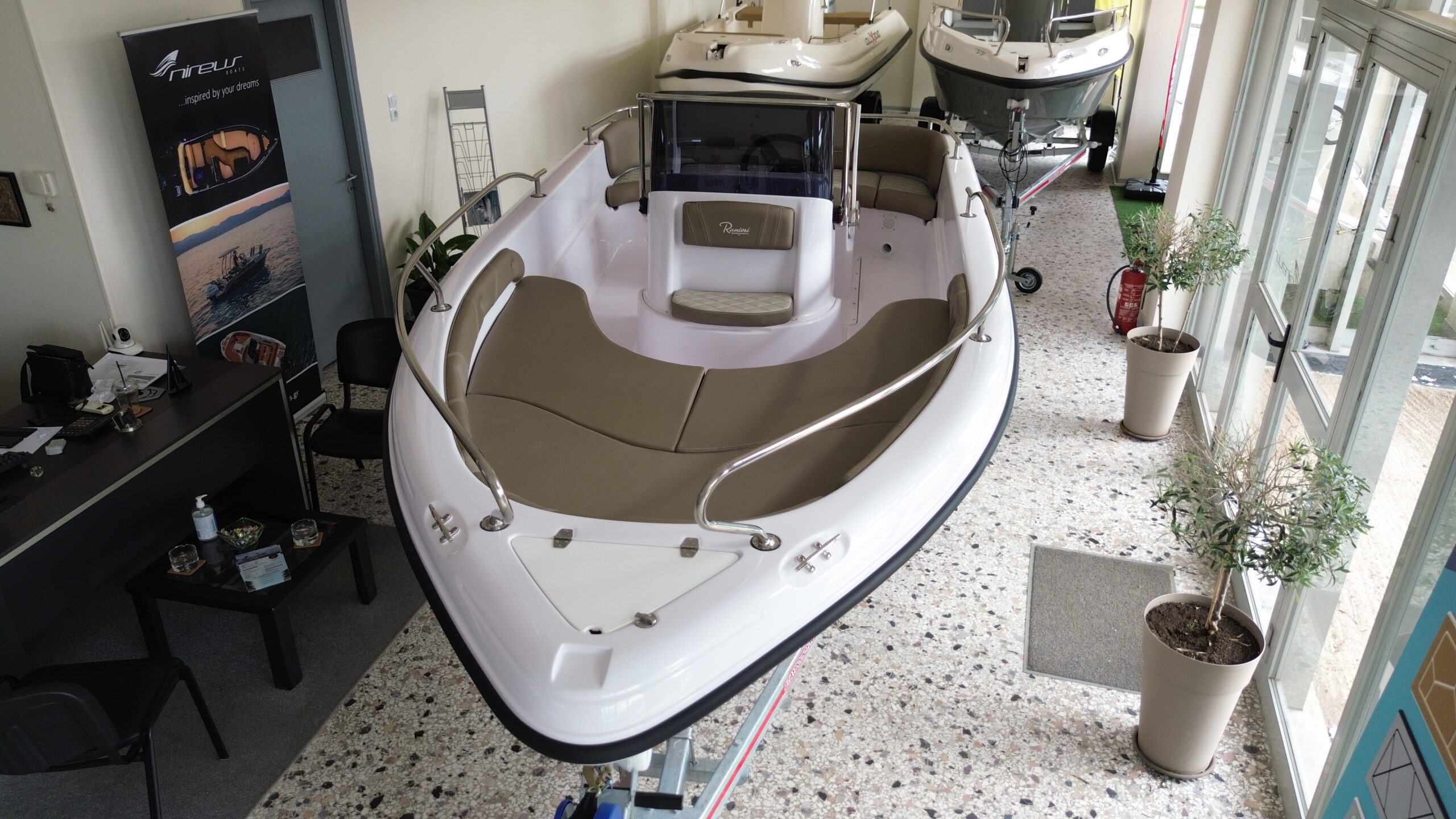
								Ranieri Voyager 17 full									