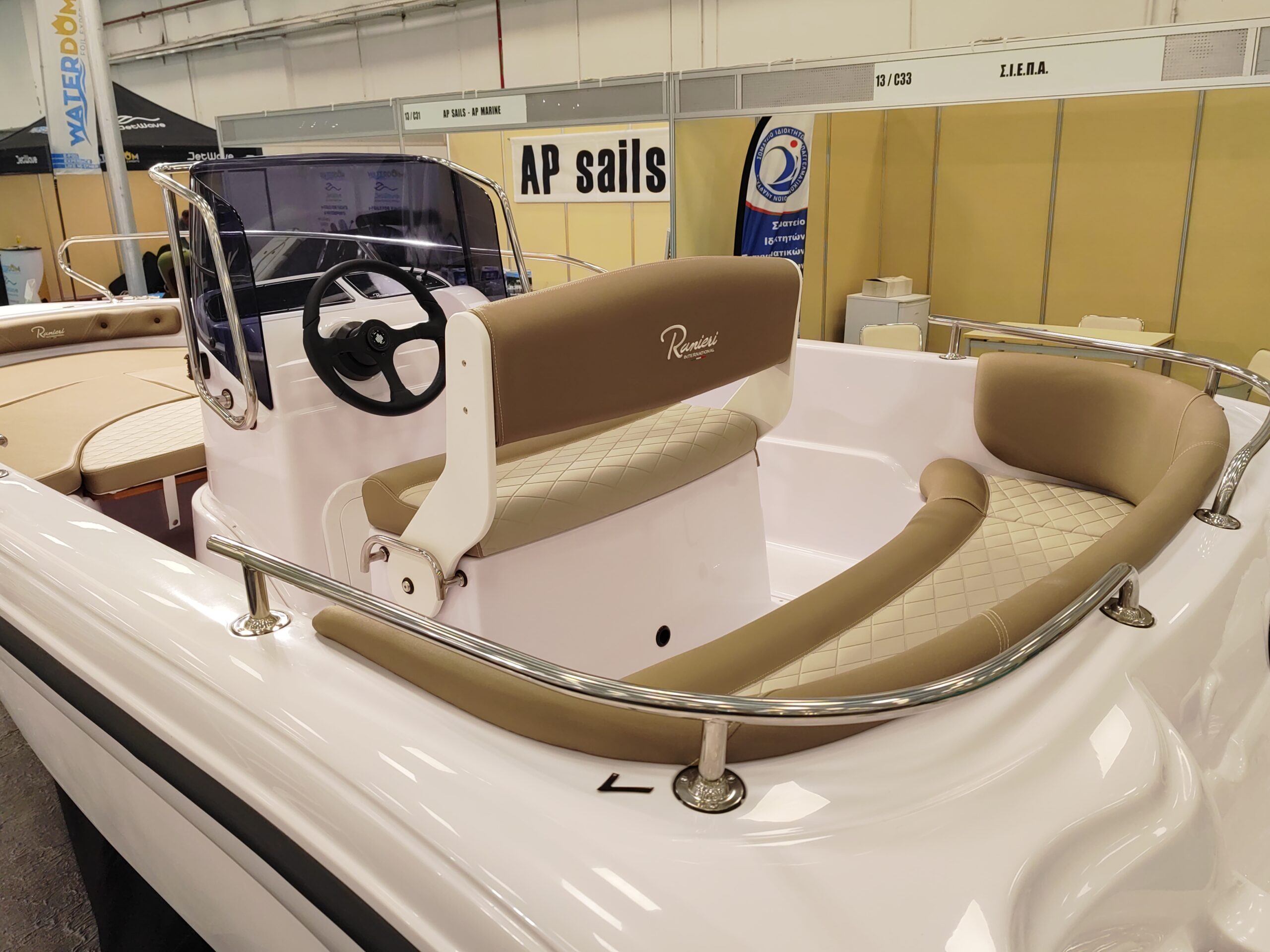 
								Ranieri Voyager 17 full									