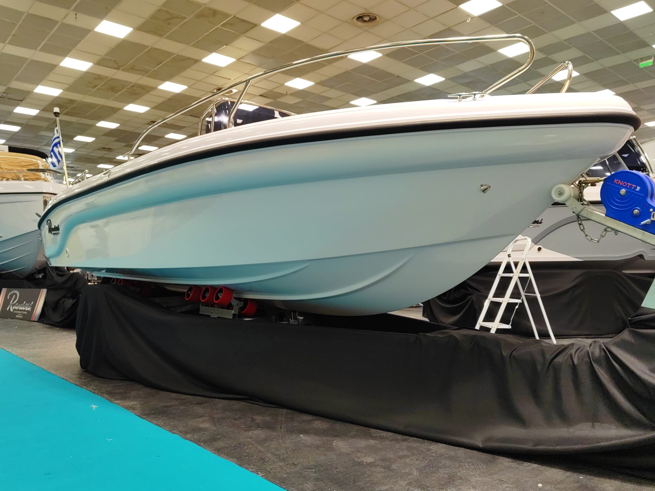 
								Ranieri Voyager 17 full									