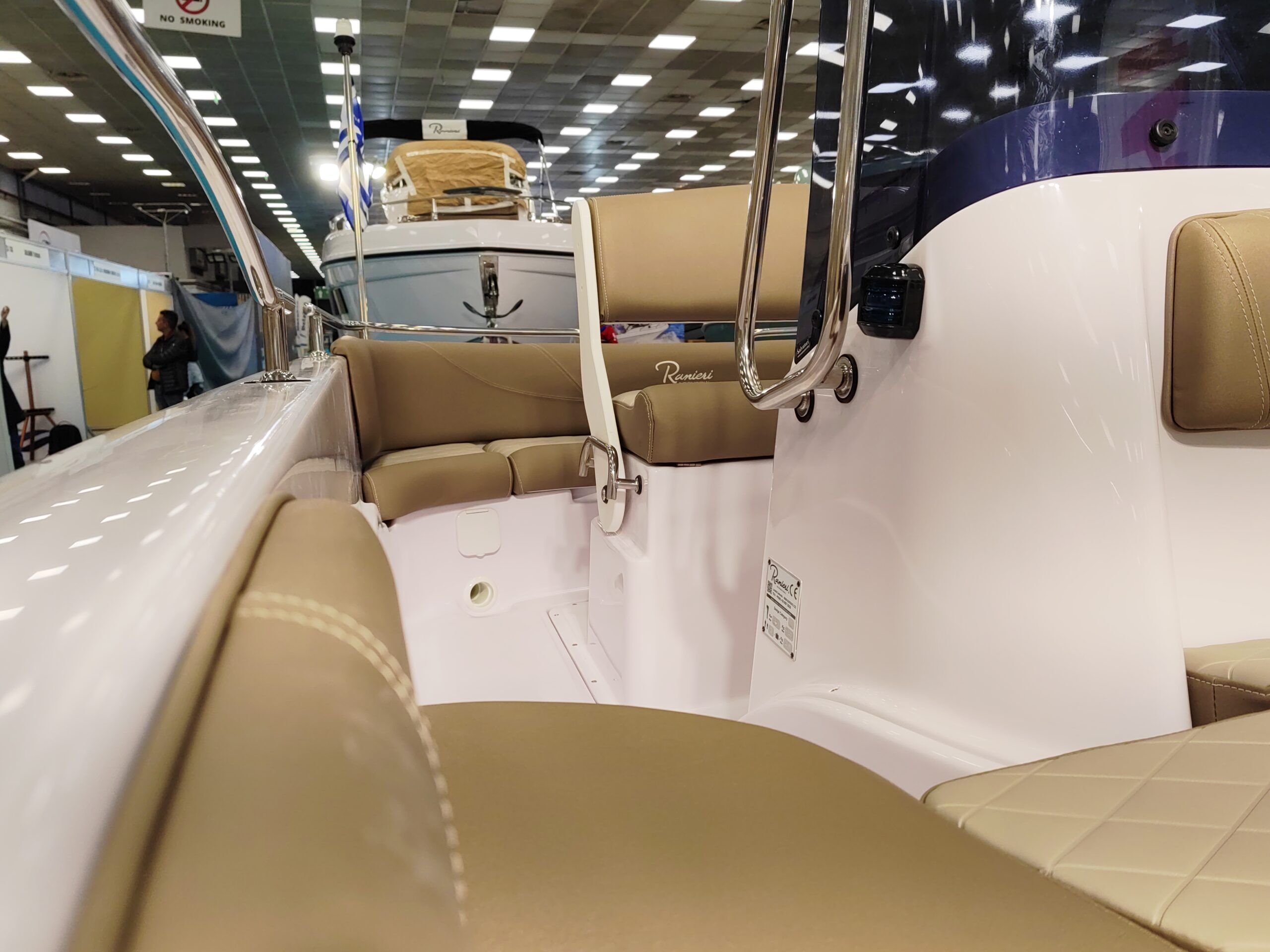 
								Ranieri Voyager 17 full									
