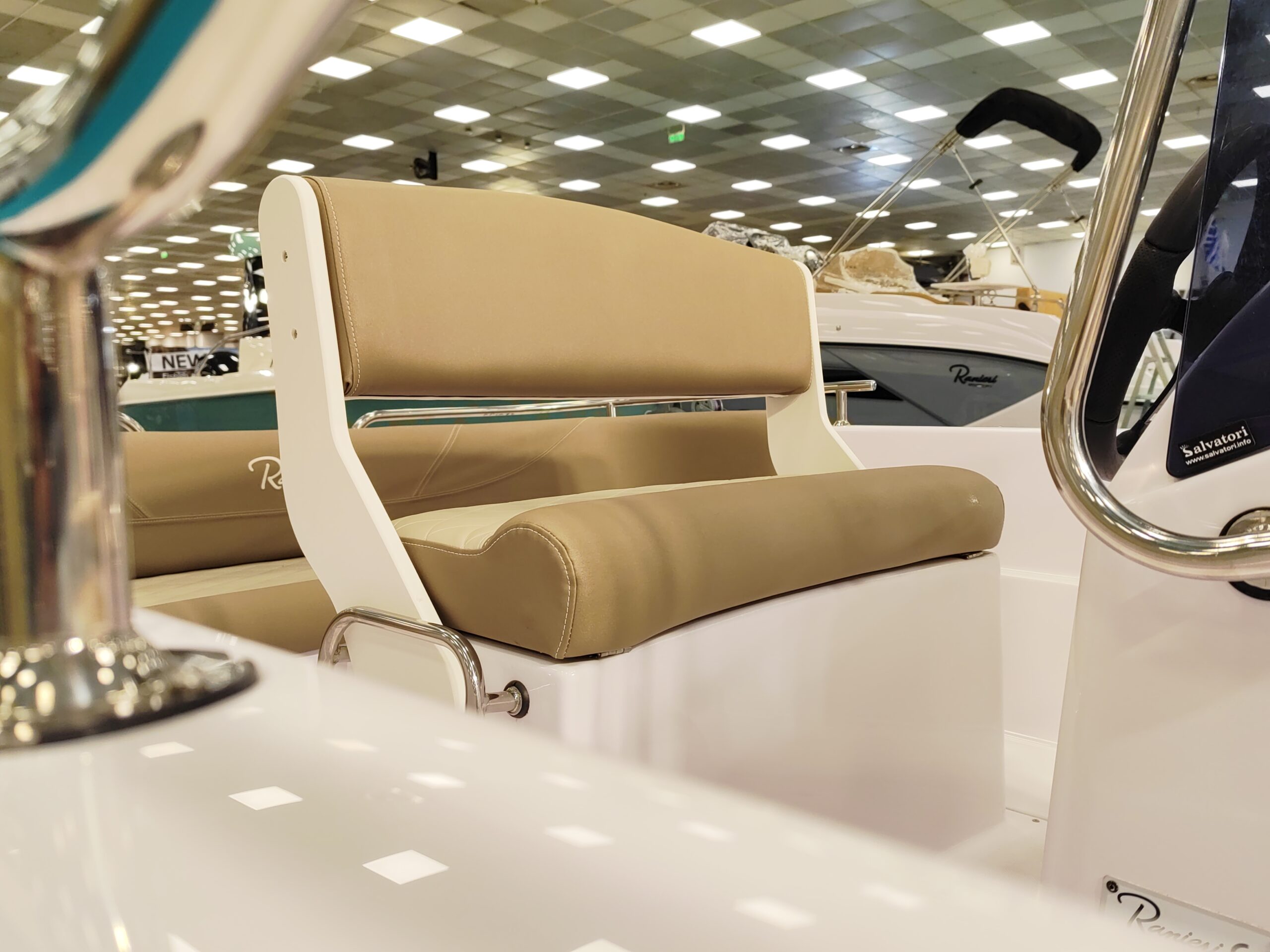 
								Ranieri Voyager 17 full									