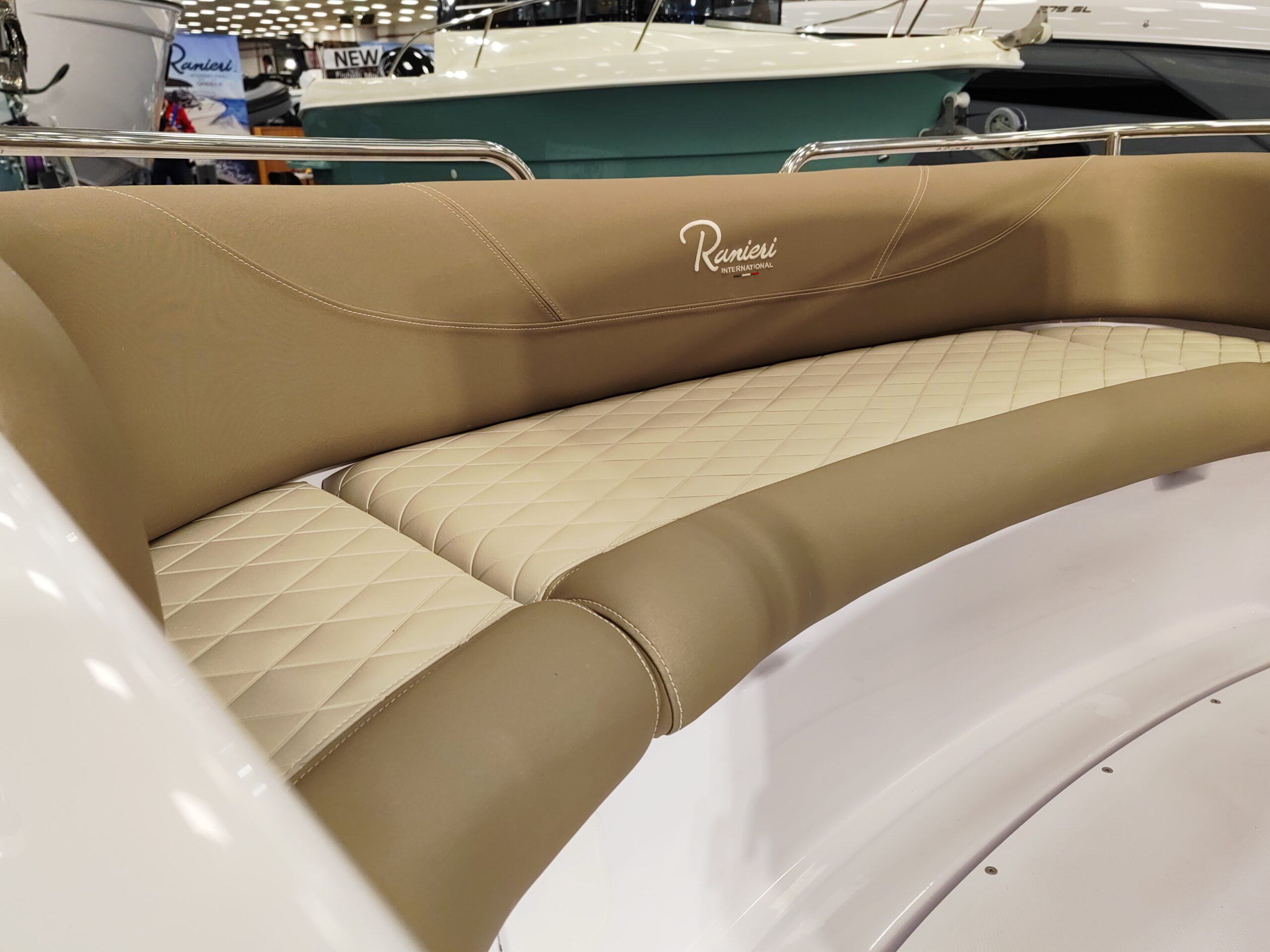 
								Ranieri Voyager 17 full									