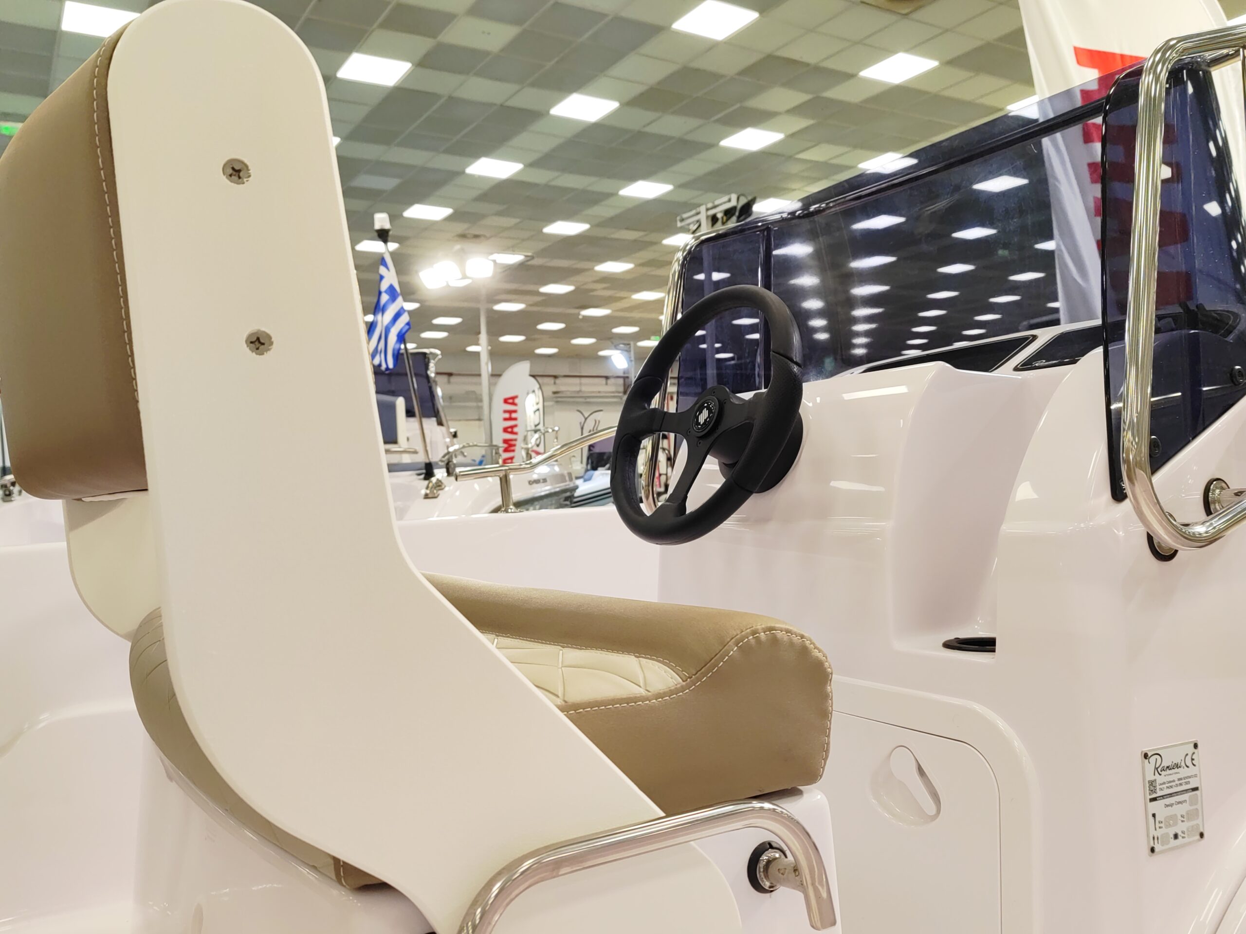
								Ranieri Voyager 17 full									
