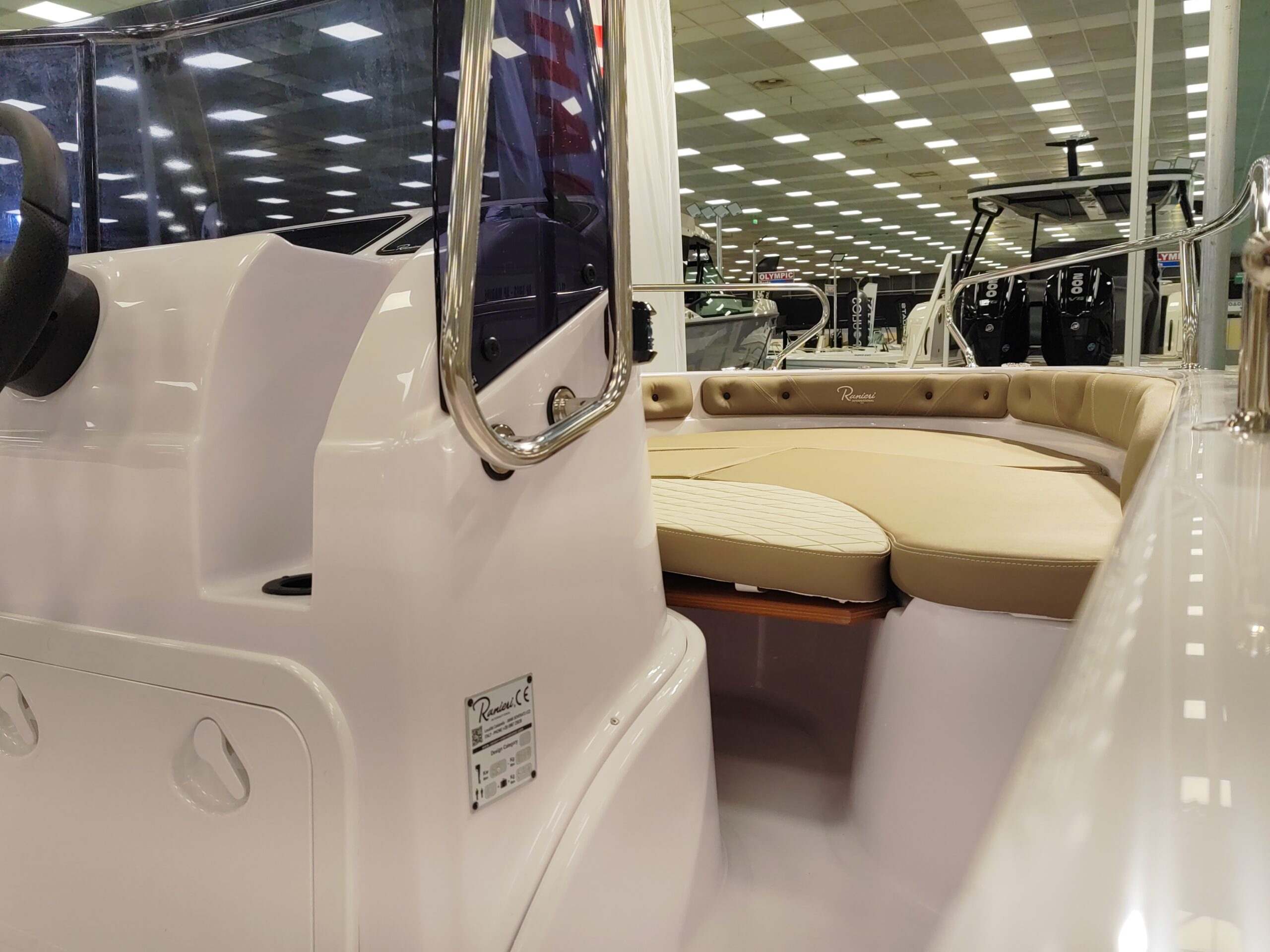 
								Ranieri Voyager 17 full									