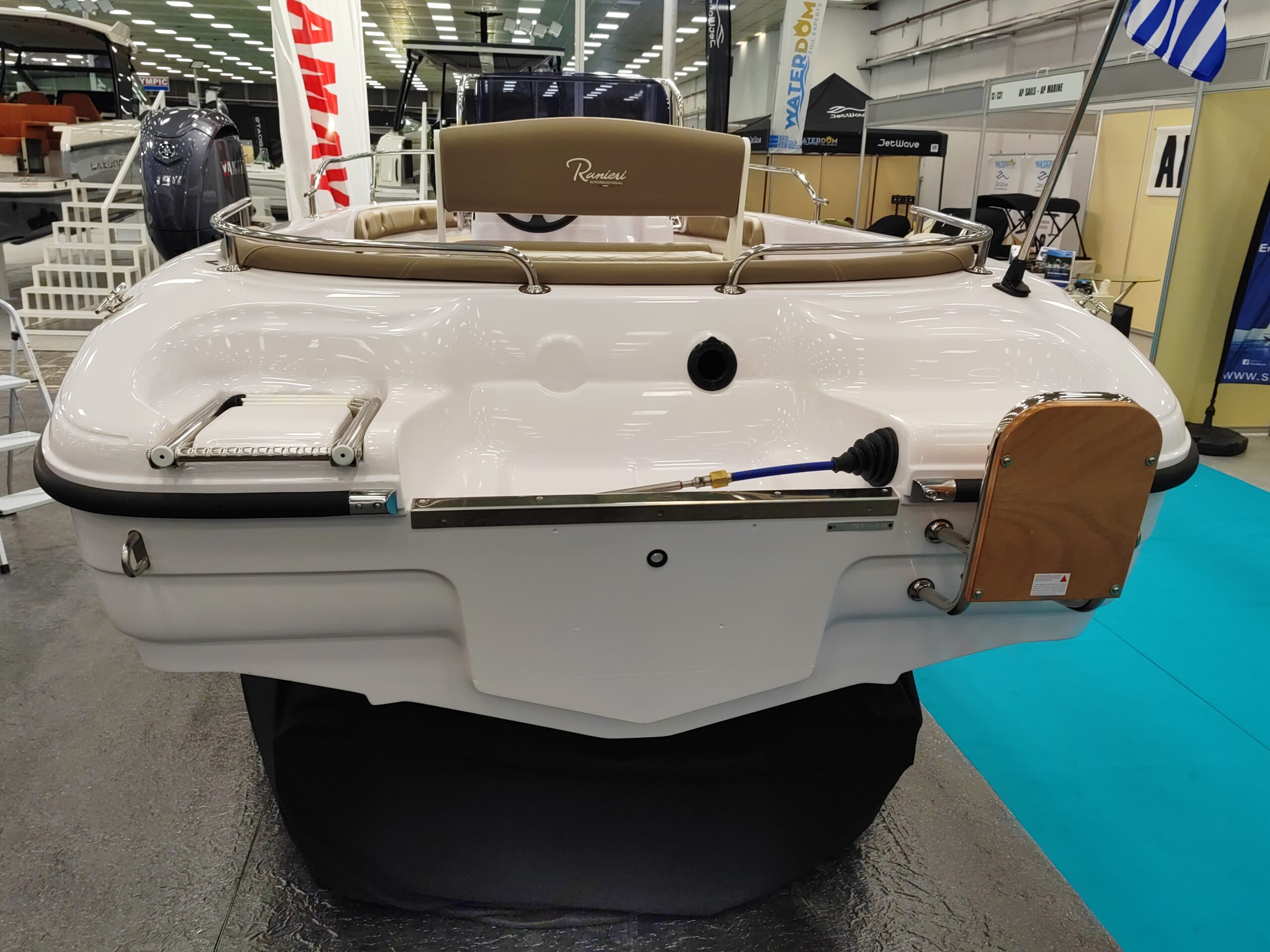 
								Ranieri Voyager 17 full									