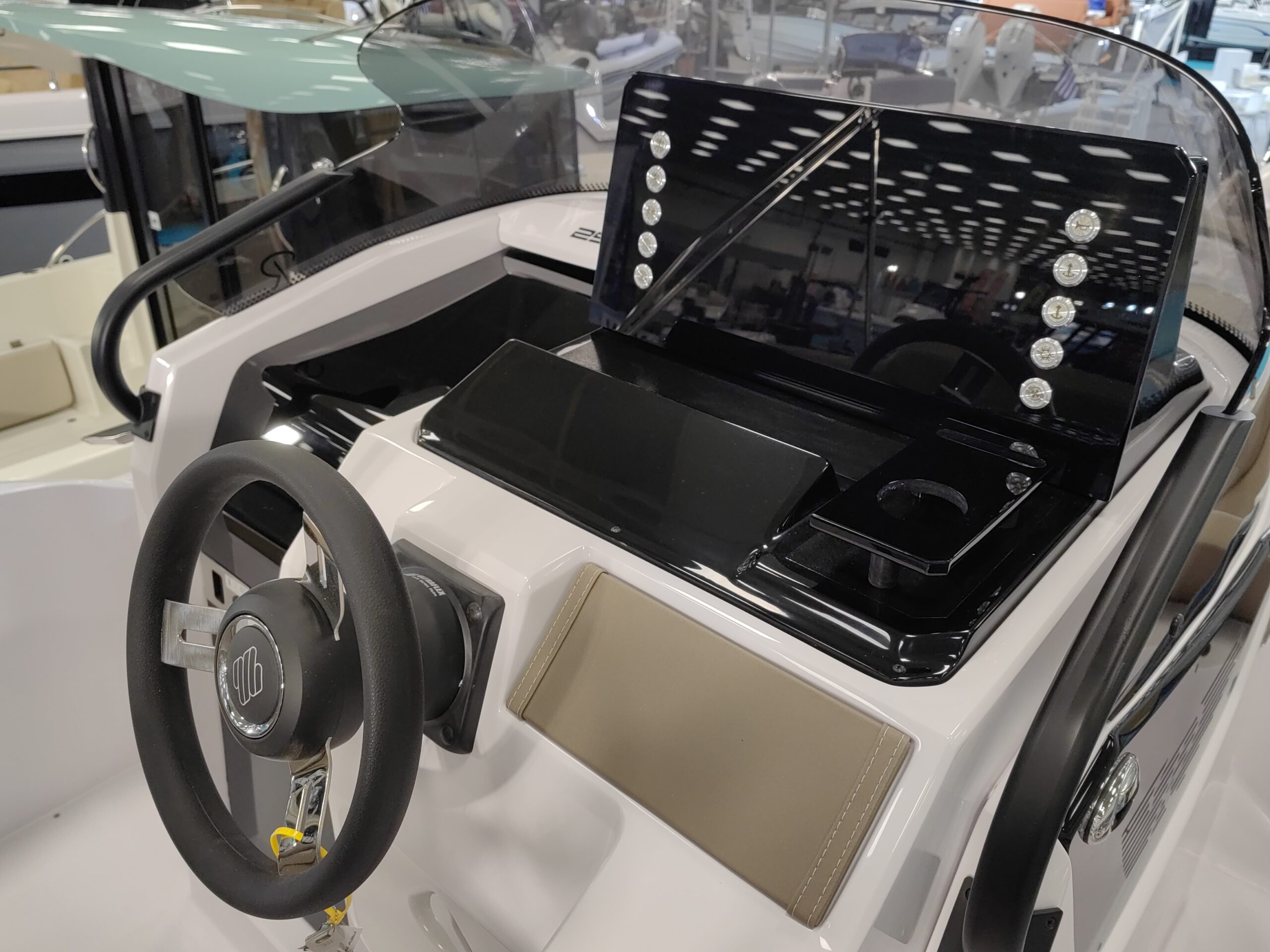 
								Ranieri 255 SL full									