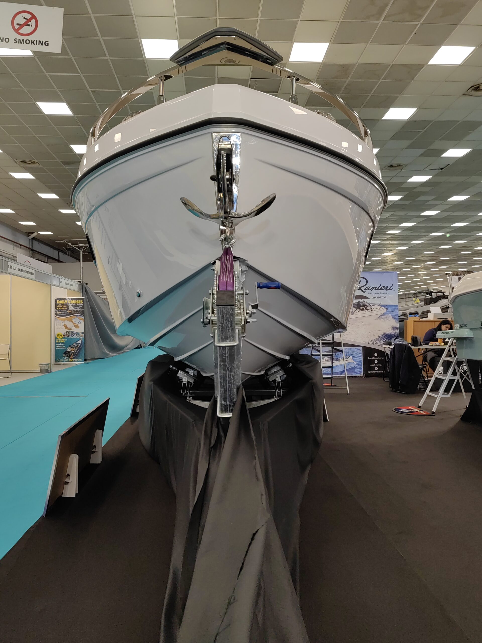 Ranieri 255SL είναι ένα day cruiser που συνδυάζει τον σπορ χαρακτήρα και τη λειτουργικότητα, με έμφαση στην άνεση και την εργονομία