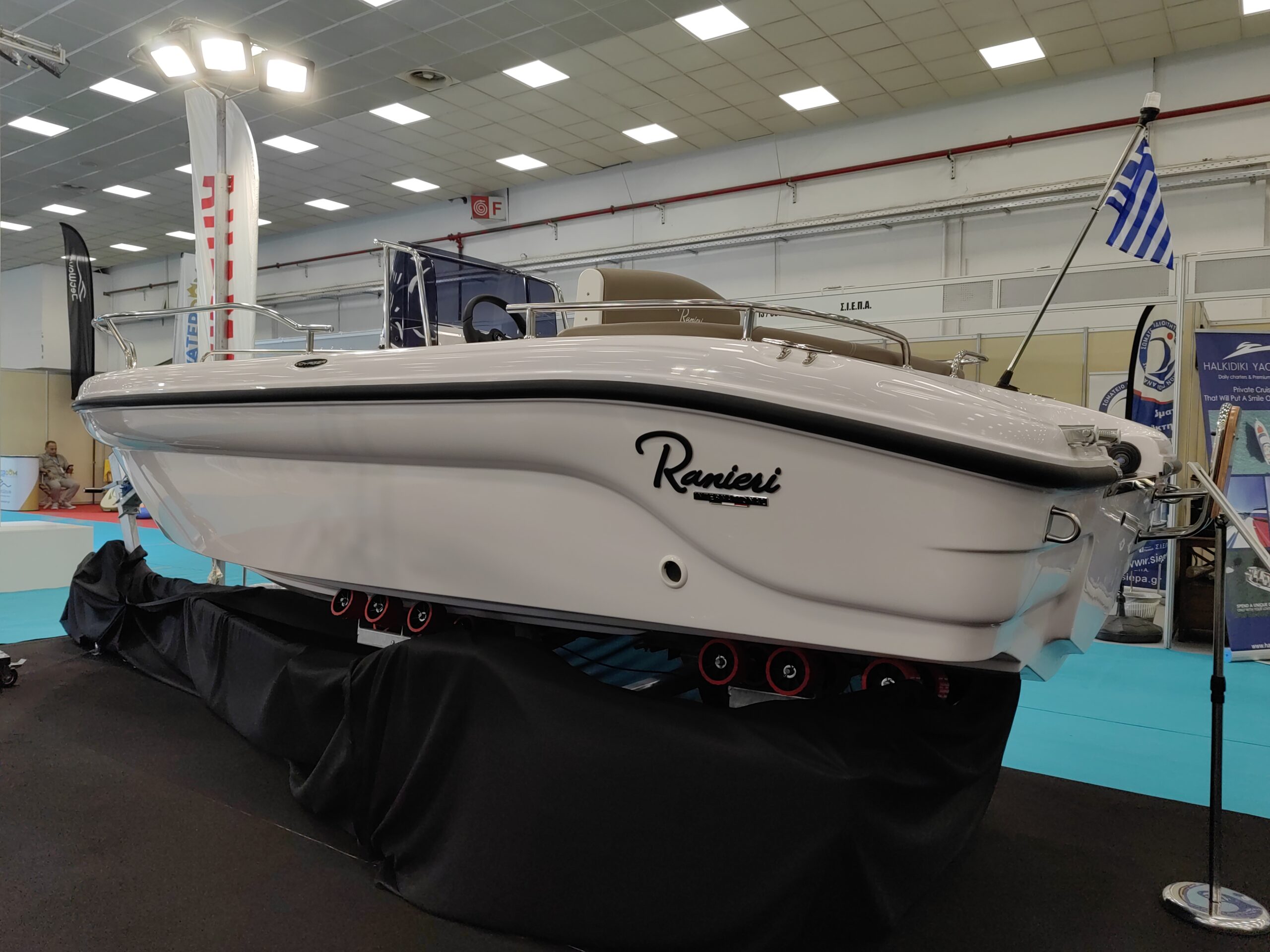 
								Ranieri Voyager 17 full									