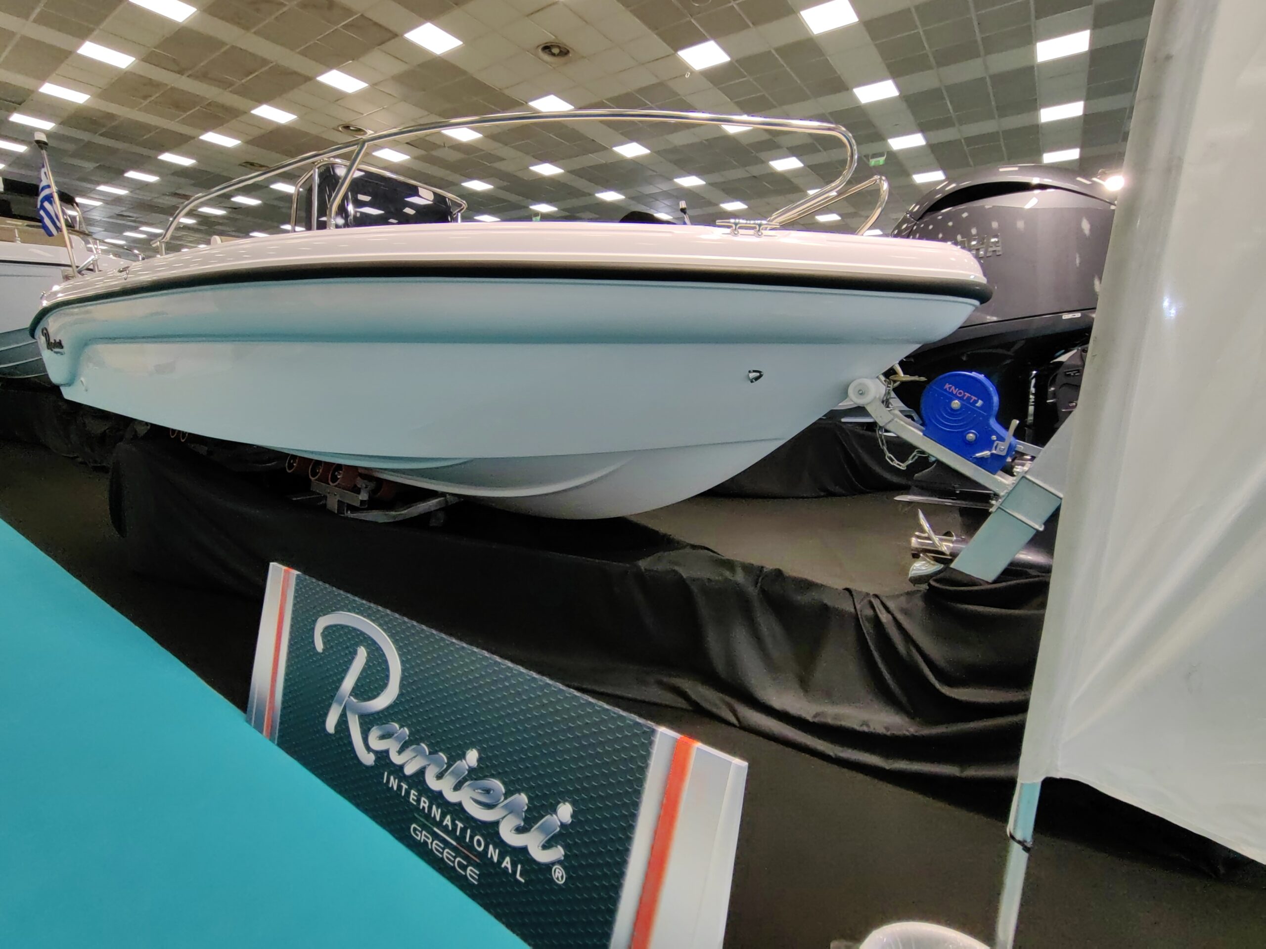 
								Ranieri Voyager 17 full									