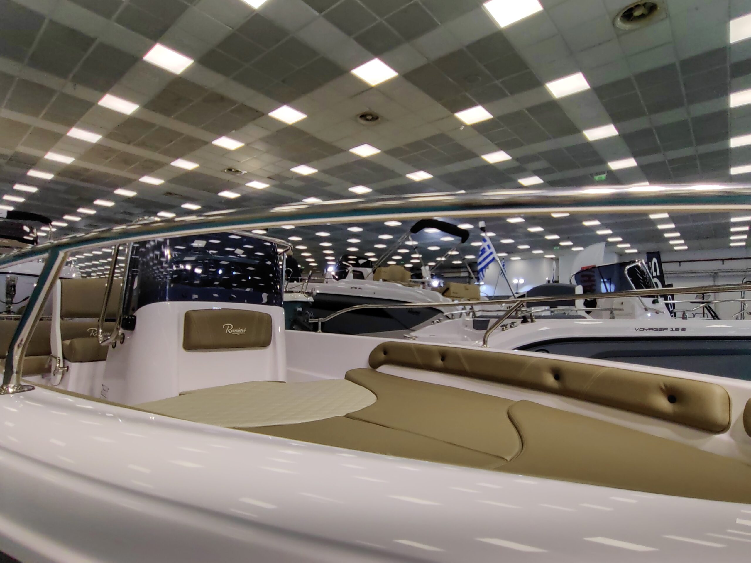 
								Ranieri Voyager 17 full									