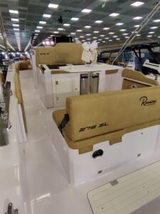 Το Ranieri International 275 SL είναι ένα πολυτελές σκάφος αναψυχής (day cruiser/open boat) μήκους 8,20 μέτρων, σχεδιασμένο για να προσφέρει άνεση και σπορ επιδόσεις. Η ονομασία "SL" σημαίνει "Sport Luxury" και τονίζει τον δυναμικό του χαρακτήρα χωρίς συμβιβασμούς στις υψηλής ποιότητας λεπτομέρειες και τα φινιρίσματα