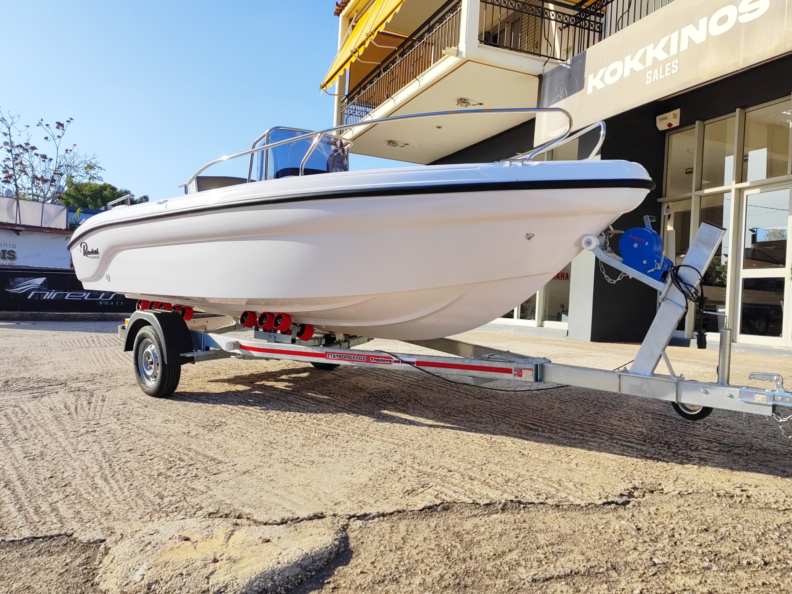 
								Ranieri Voyager 17 full									