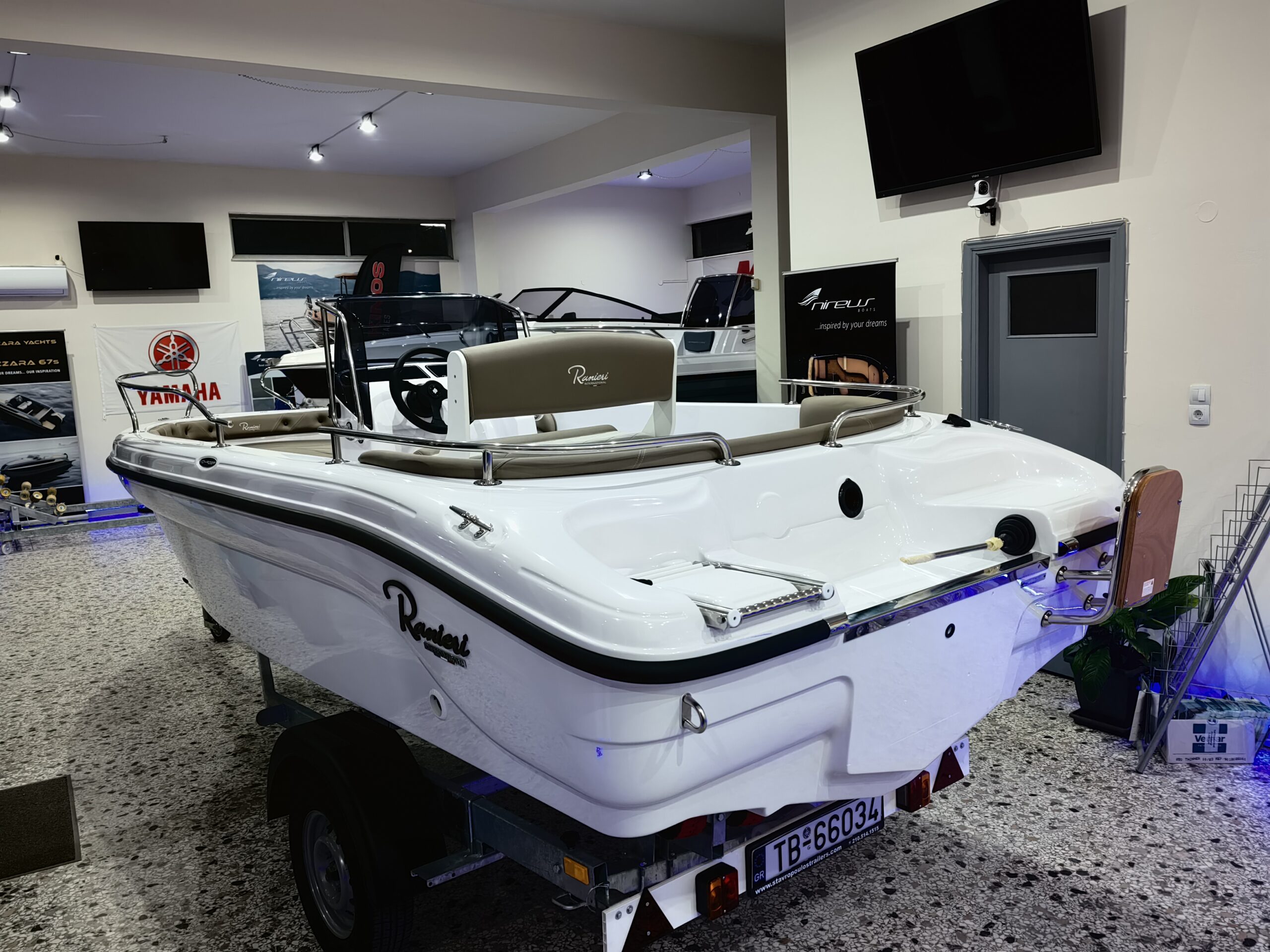 
								Ranieri Voyager 17 full									