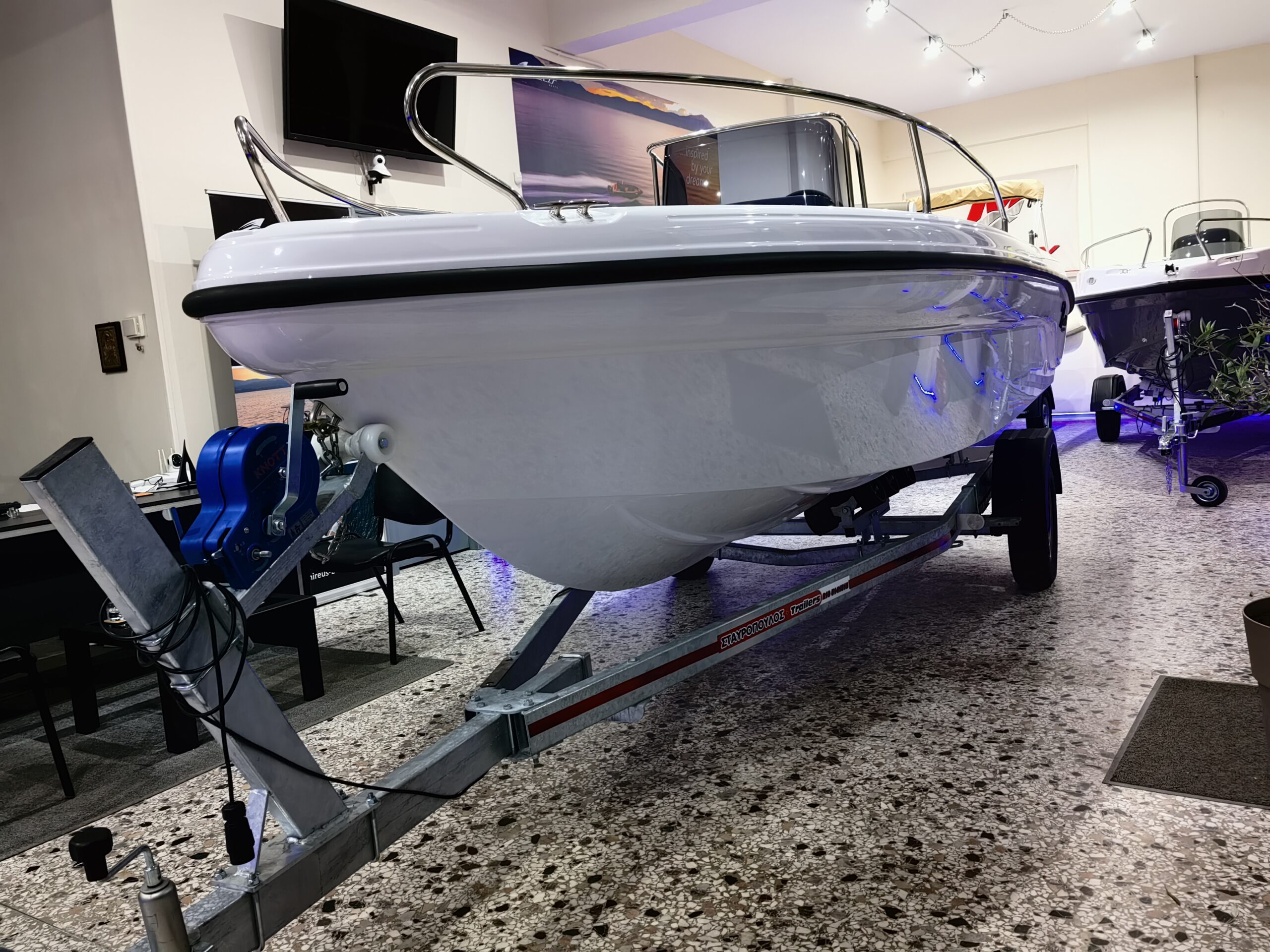 
								Ranieri Voyager 17 full									