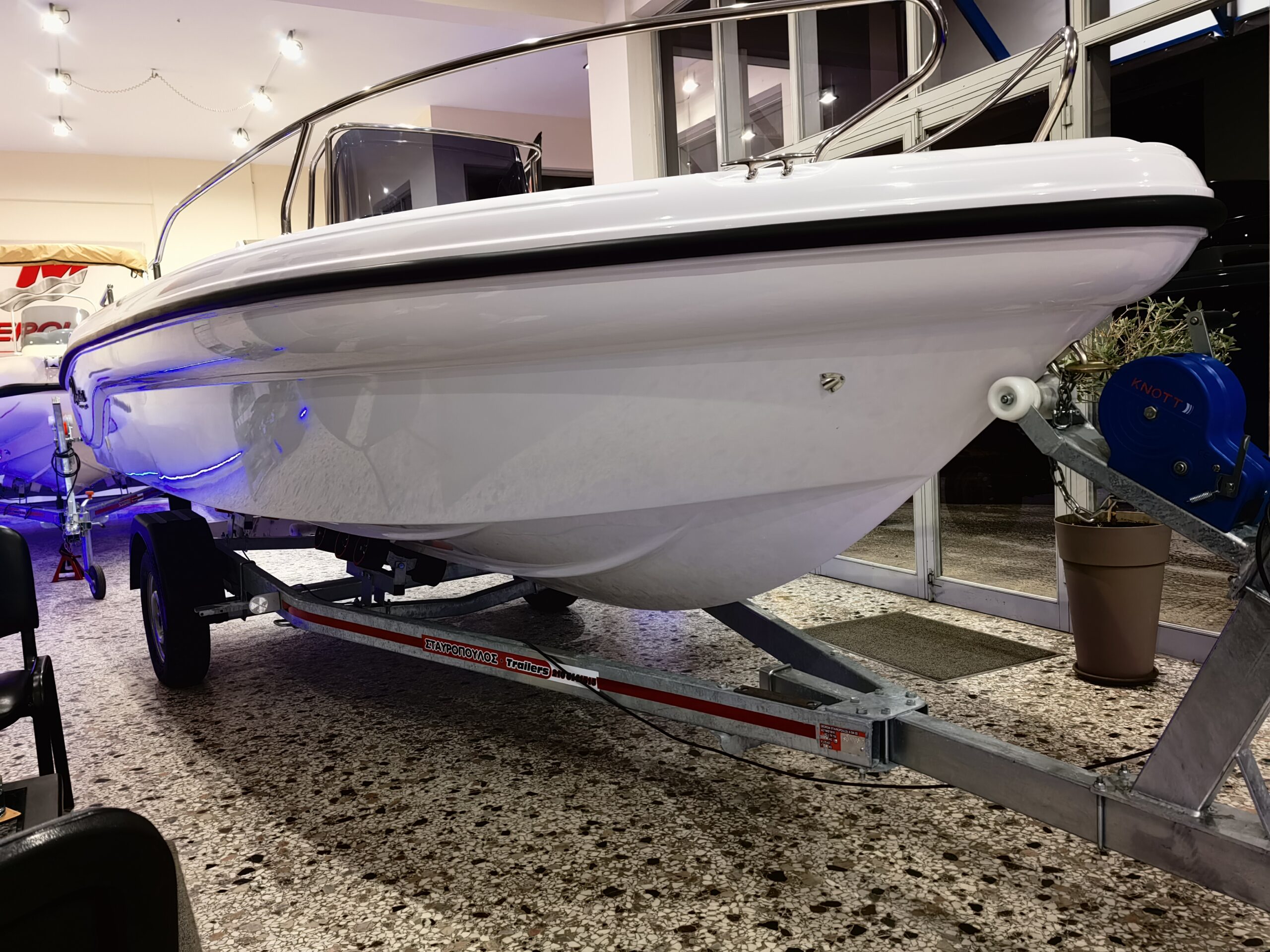 
								Ranieri Voyager 17 full									