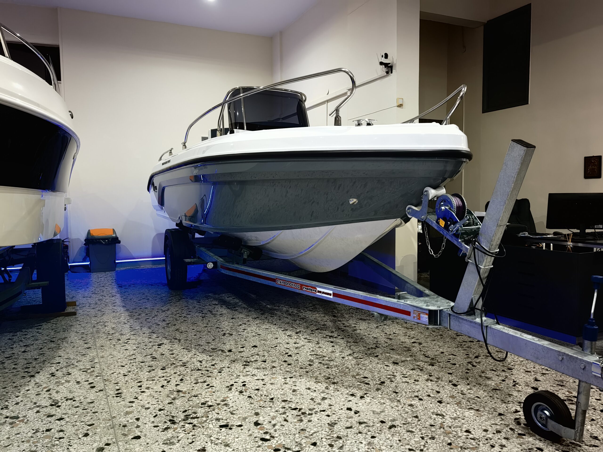 
								Ranieri Voyager 19s full									