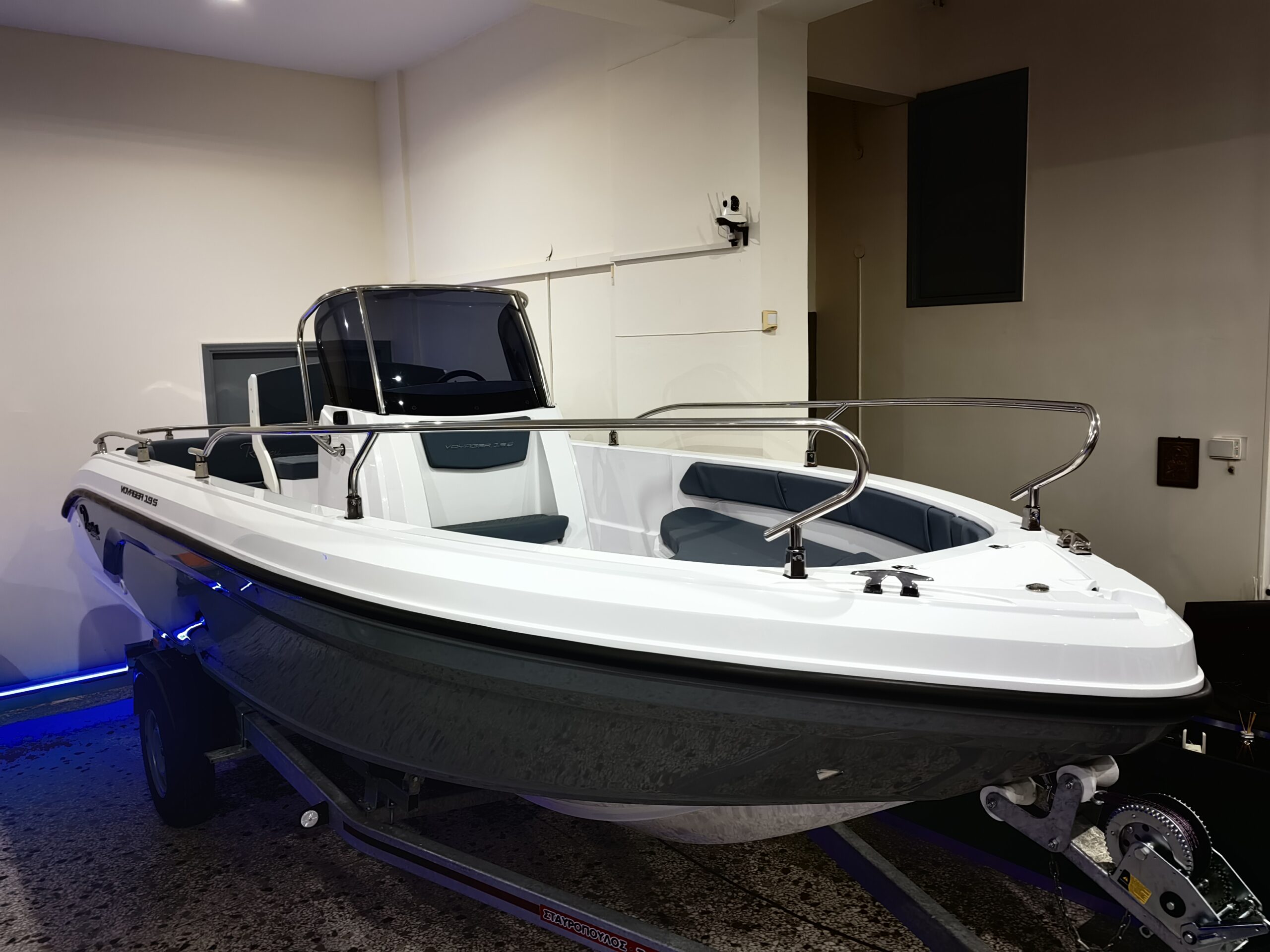 
								Ranieri Voyager 19s full									