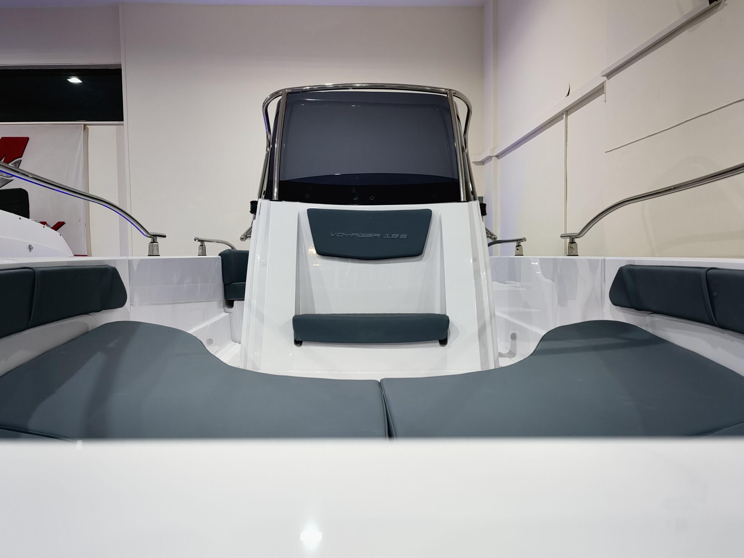 
								Ranieri Voyager 19s full									