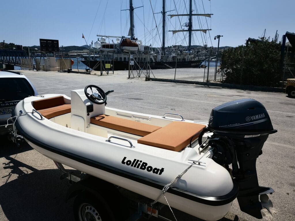Πολυεστερικό σκάφος Lolliboat 350 της Kokkinos Sales για ψάρεμα και αναψυχή